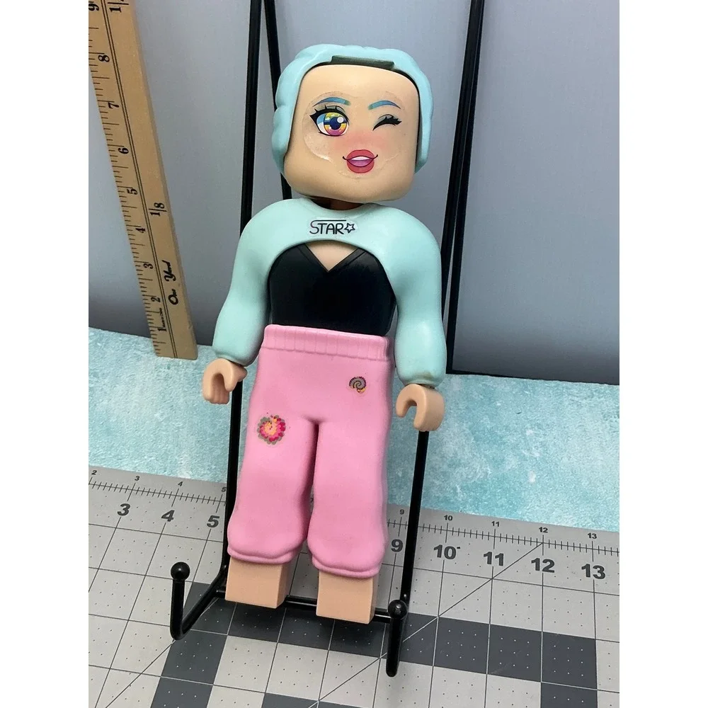 Roblox Celebrity Series Mystery Figure Pink Mint Green Winking Girl 7 Inch Toy